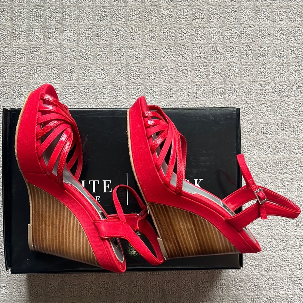 White House Black Market “Jalissa” Strappy Wedge Sandal Shoes Flame Red Size 8M - Picture 5 of 7